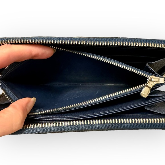 LOUIS VUITTON Indigo Blue Epi Leather Zippy Long Wallet - Picture 12 of 15